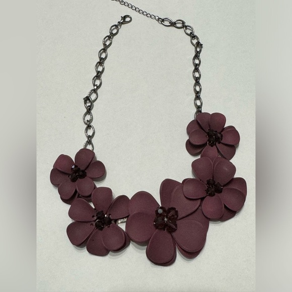Chunky Purple Flower Necklace - Picture 2 of 3